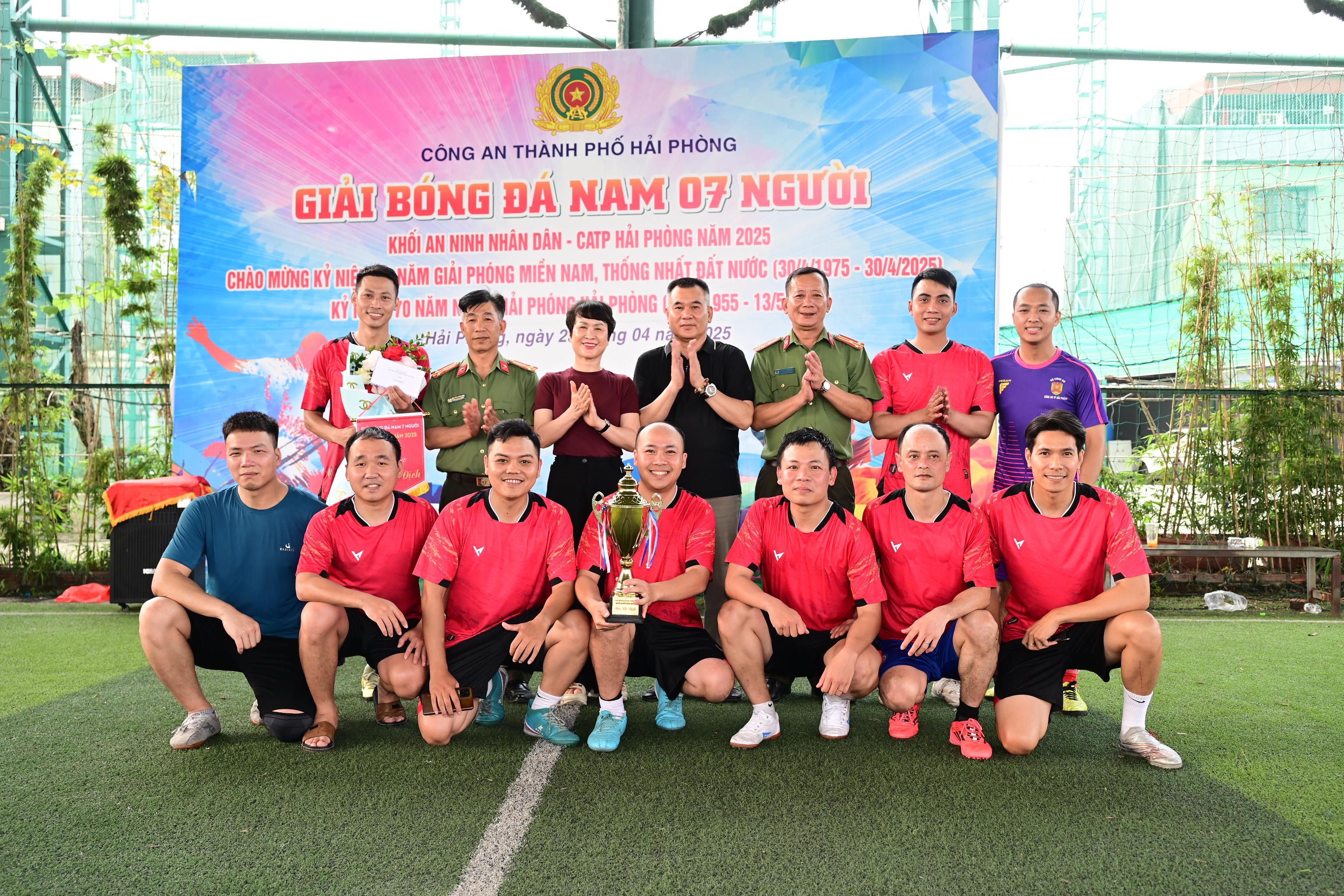 Đội tuyển liên quân 2 phòng An ninh đối ngoại - An ninh nội địa đạt giải nhất Giải bóng đá nam 7 người Khối An ninh nhân dân năm 2025